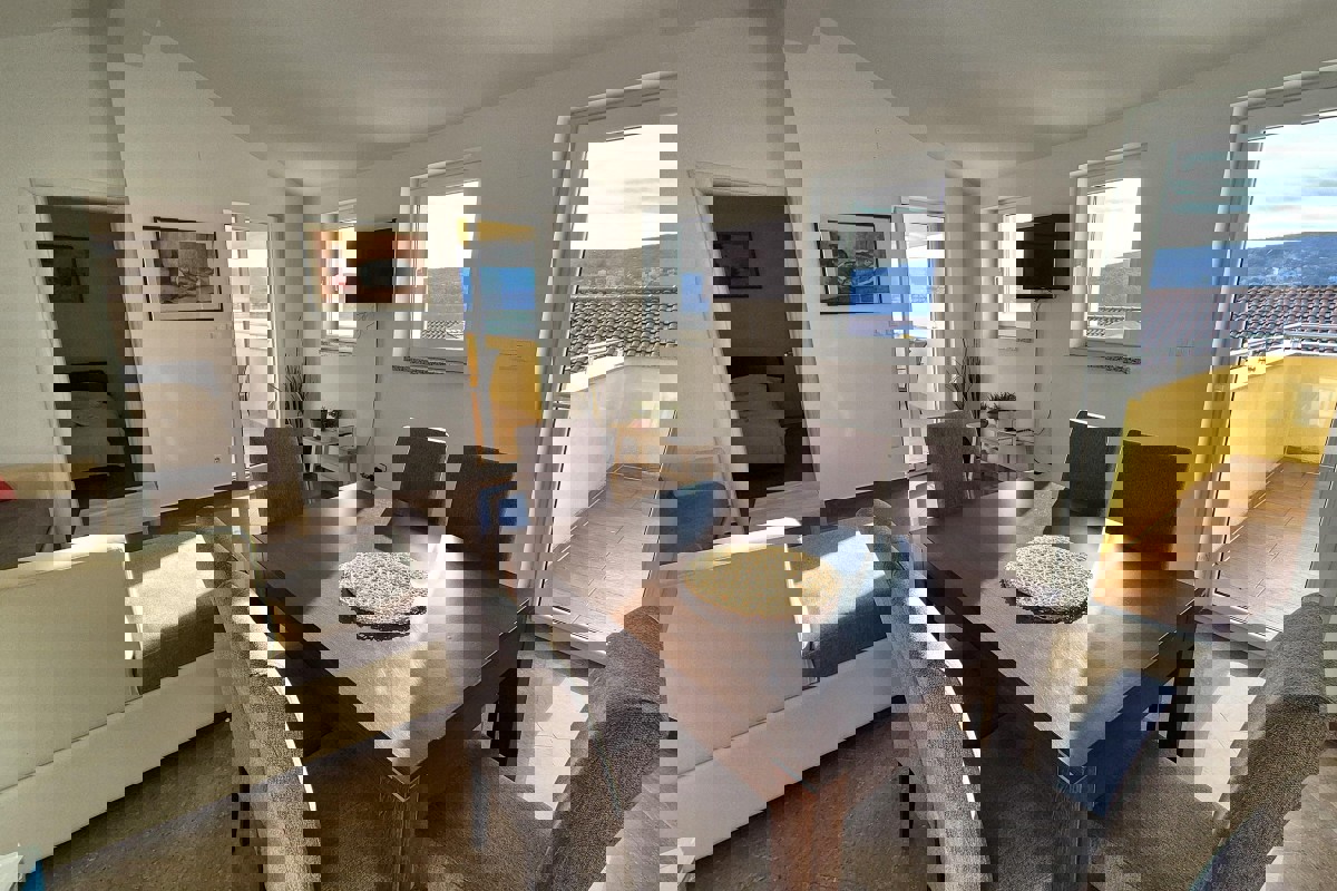 Appartamento con due camere da letto e vista mare, vicino alla spiaggia