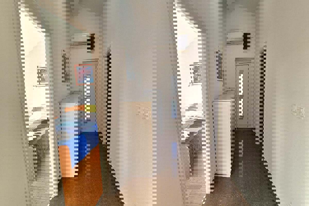 Appartamento con due camere da letto e vista mare, vicino alla spiaggia