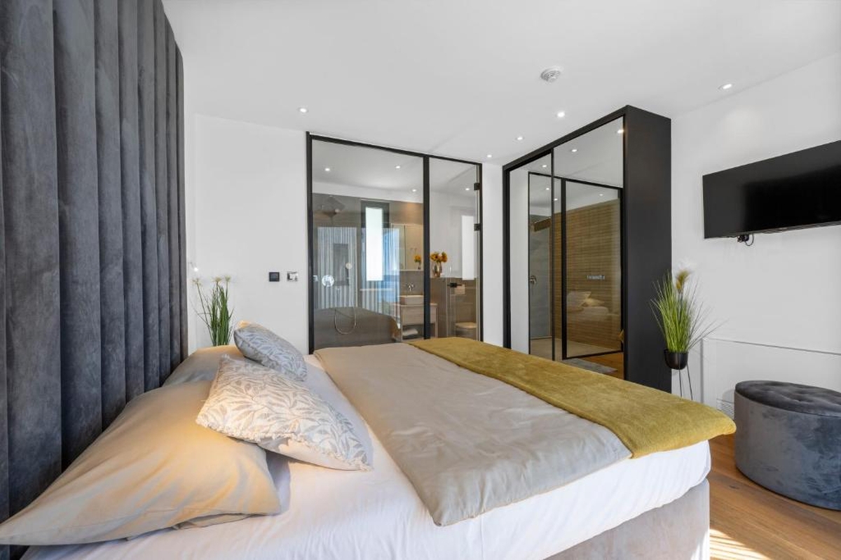 Villa di lusso con piscina e vista mare aperta