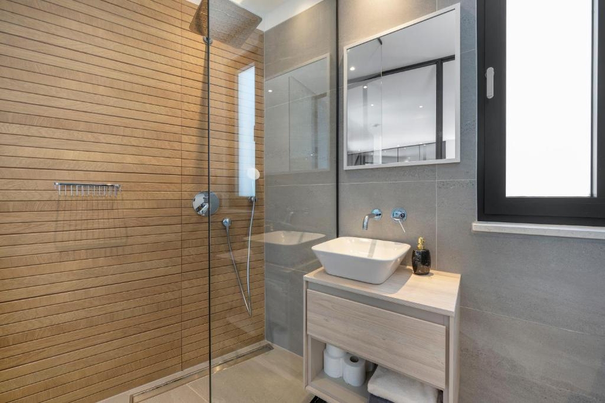 Villa di lusso con piscina e vista mare aperta