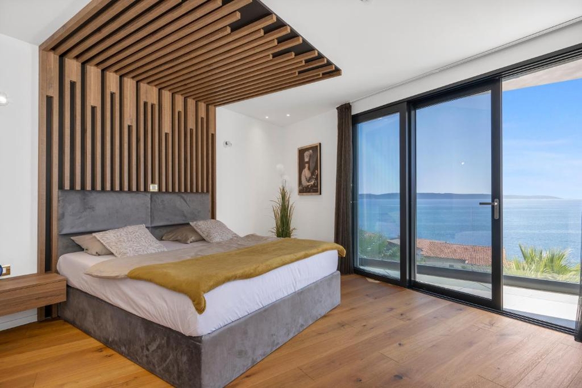 Villa di lusso con piscina e vista mare aperta