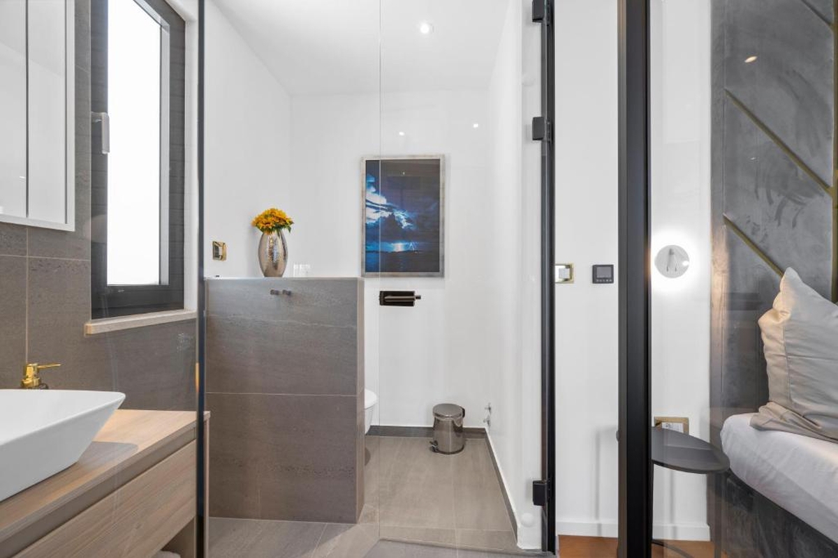 Villa di lusso con piscina e vista mare aperta