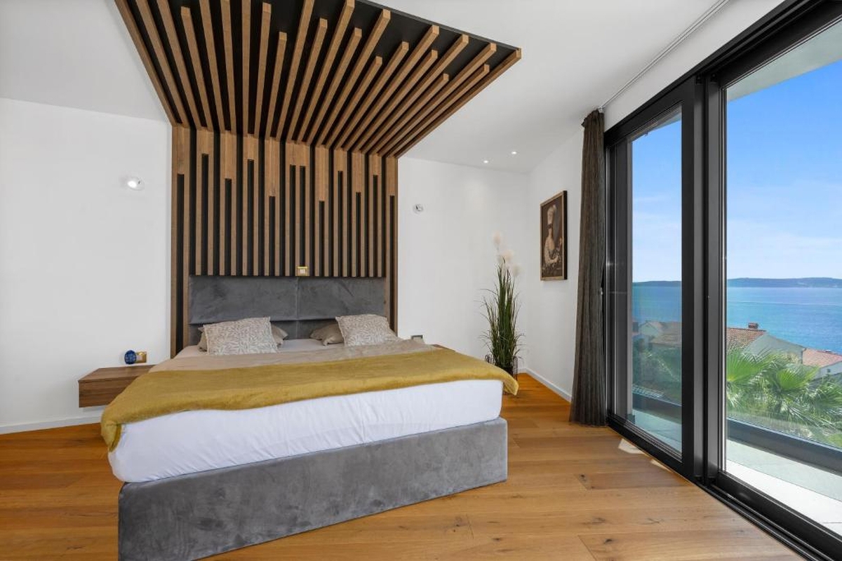 Villa di lusso con piscina e vista mare aperta