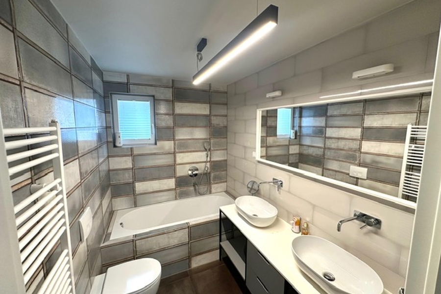 Appartamento moderno con piscina privata e garage – piano terra di una casa, Marjan