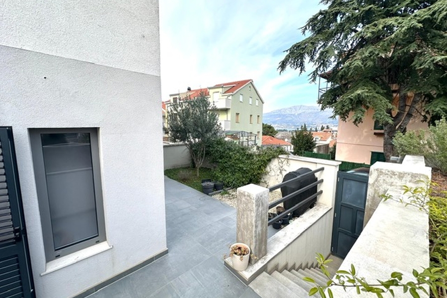 Appartamento moderno con piscina privata e garage – piano terra di una casa, Marjan