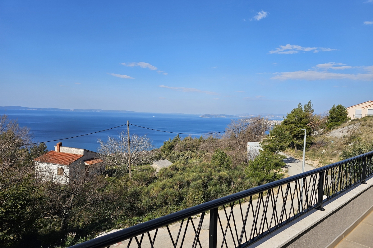 Casa con piscina e vista mare