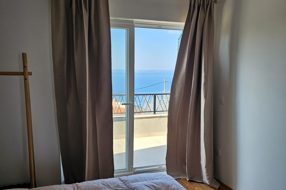 Casa con piscina e vista mare