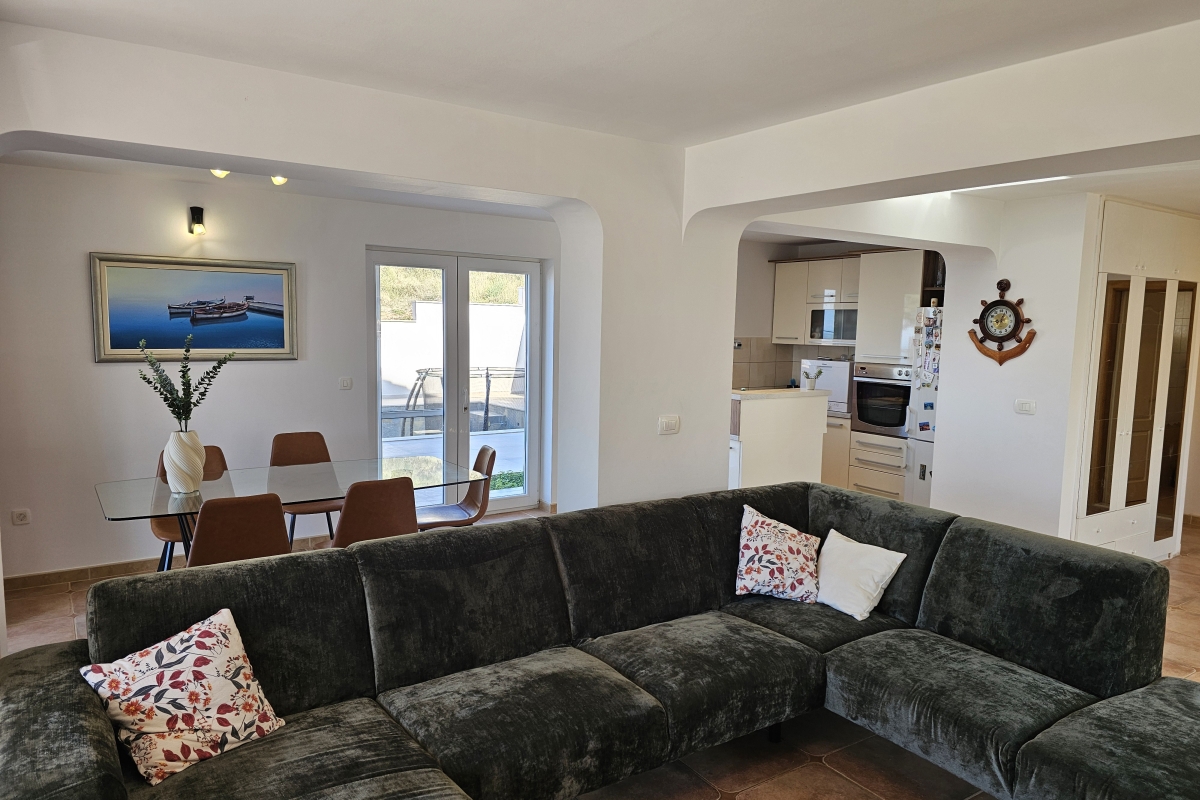 Casa con piscina e vista mare