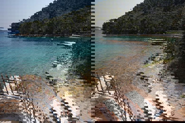 Bella casa di pietra in riva al mare, in vendita