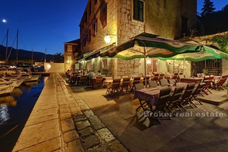 Ristorante in prima fila al mare, in vendita