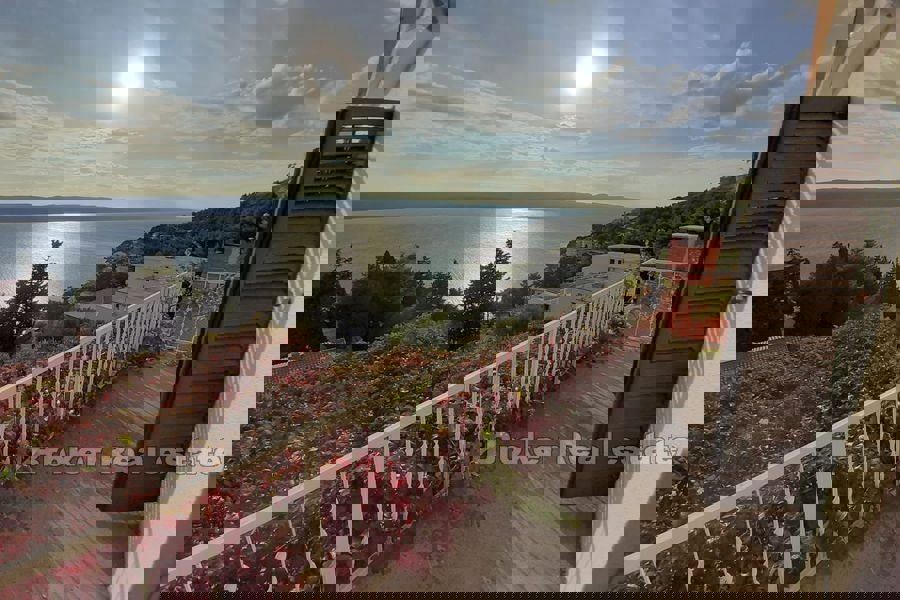 Casa con vista sul mare aperto