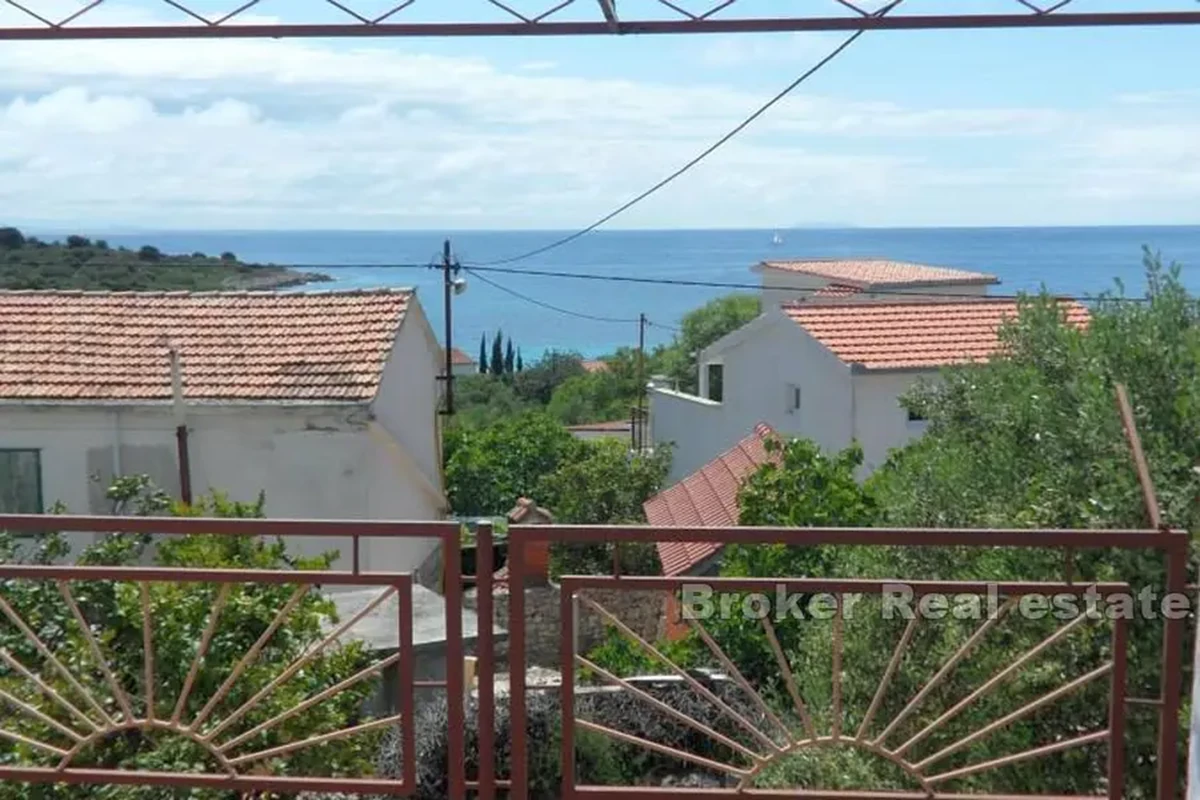 Casale in pietra con vista mare