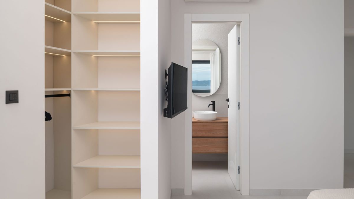 Villa con piscina e vista mare