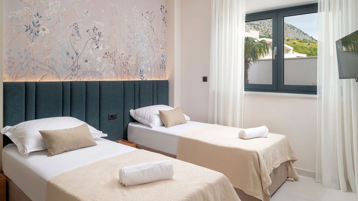 Villa con piscina e vista mare