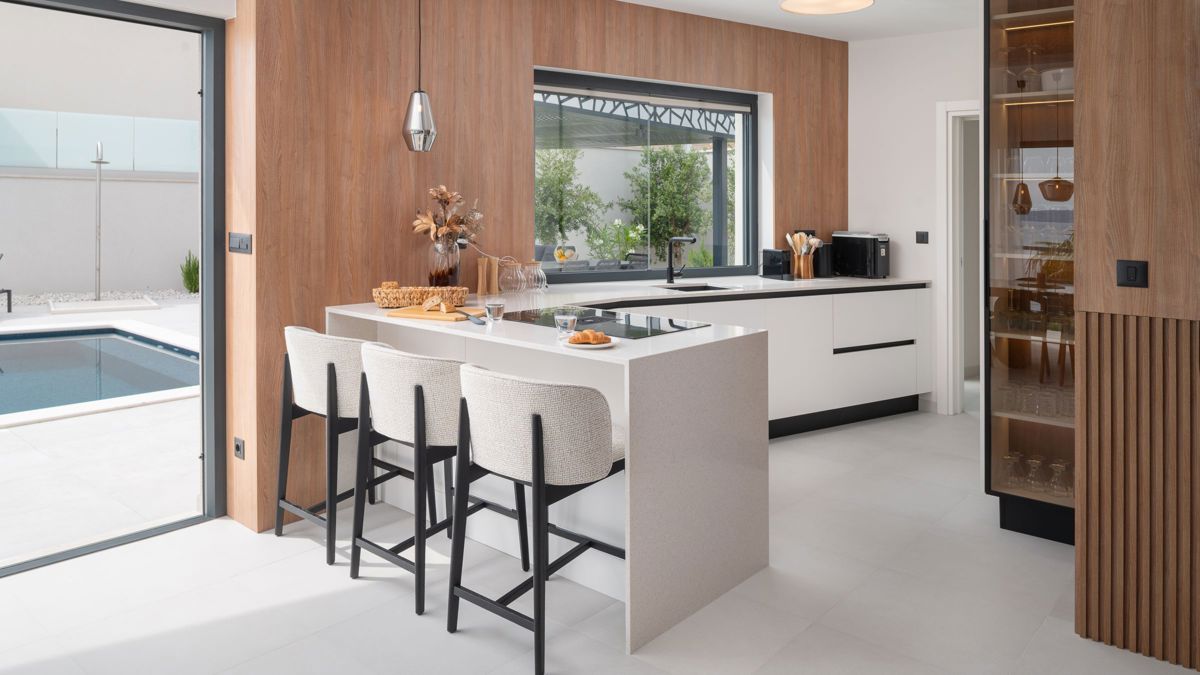 Villa con piscina e vista mare