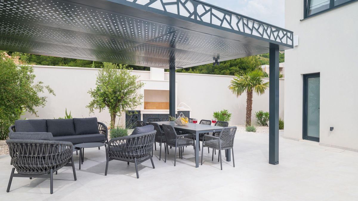 Villa con piscina e vista mare