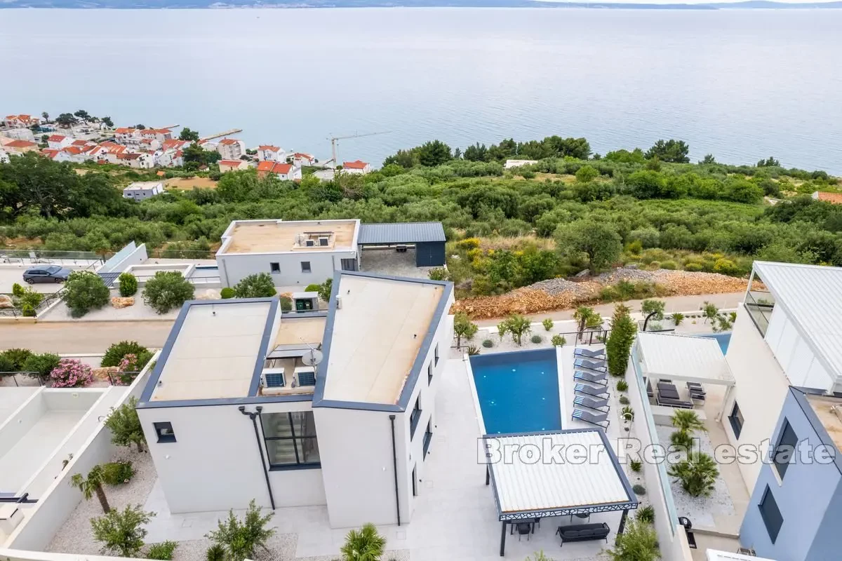 Villa con piscina e vista mare