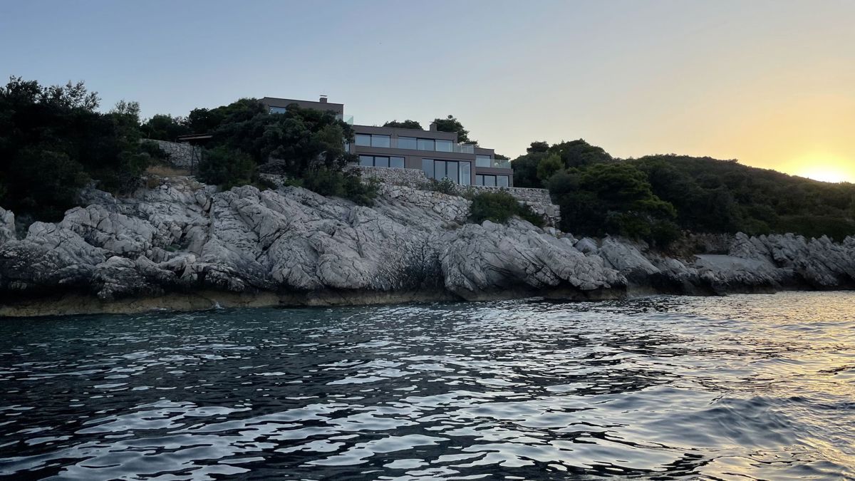 Villa di lusso con piscina, prima fila sul mare
