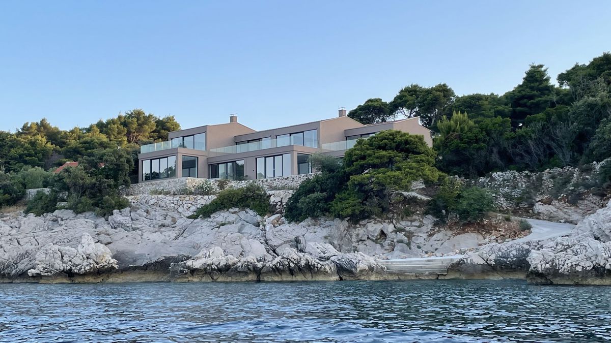 Villa di lusso con piscina, prima fila sul mare