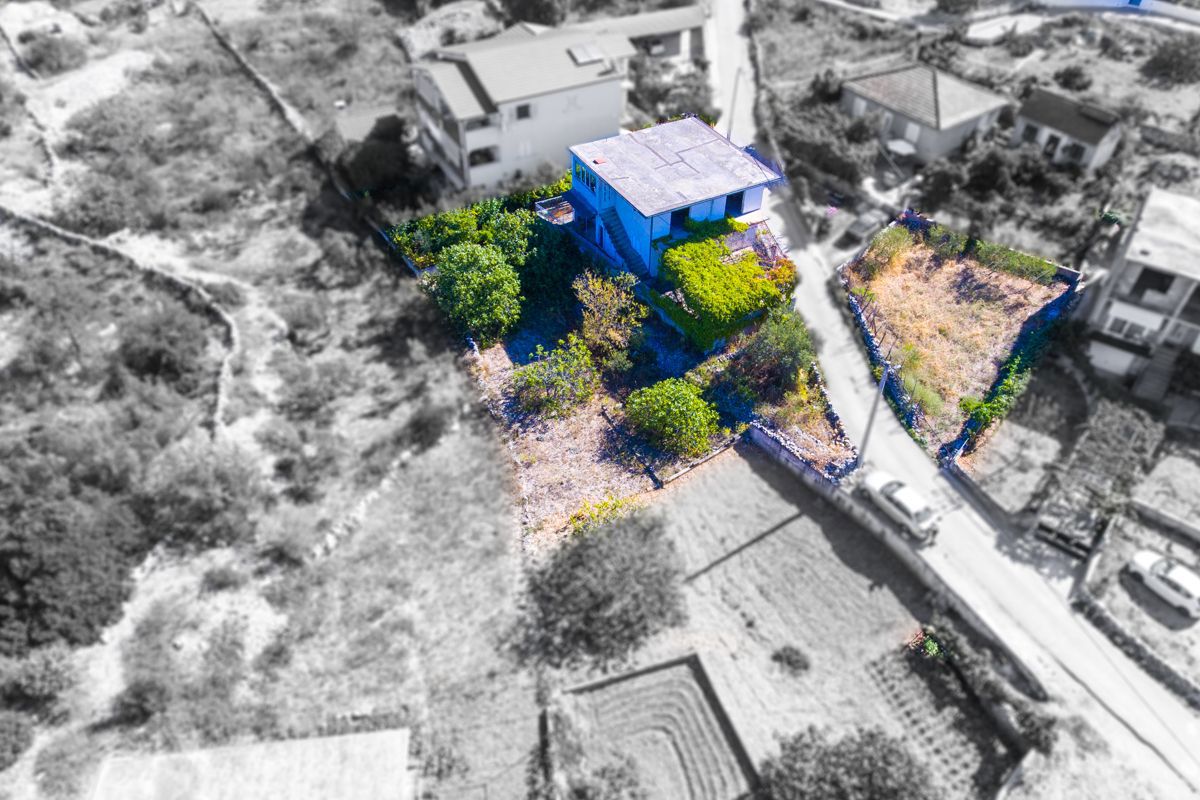 Casa con terreno edificabile in ottima posizione