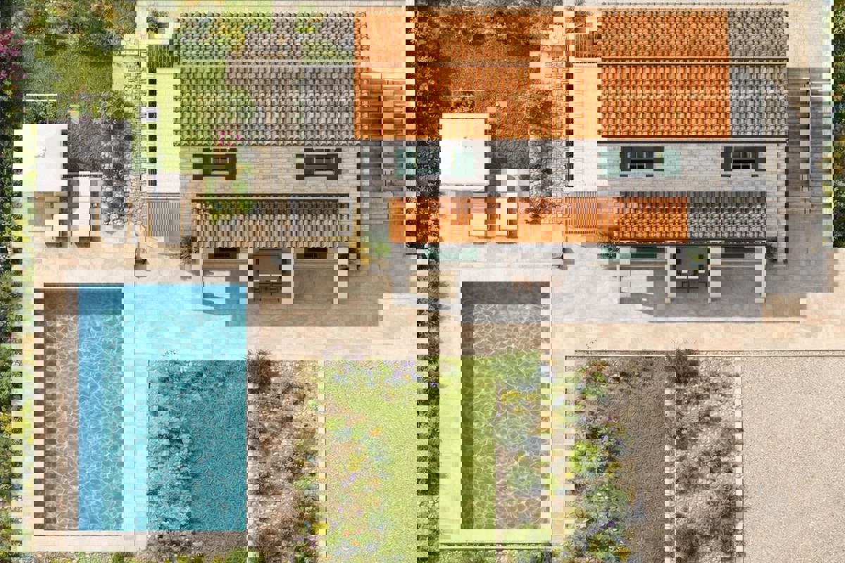 Casa con terreno edificabile in ottima posizione