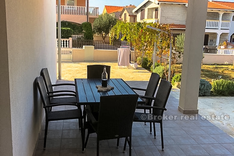 Casa indipendente con vista sul mare, in vendita