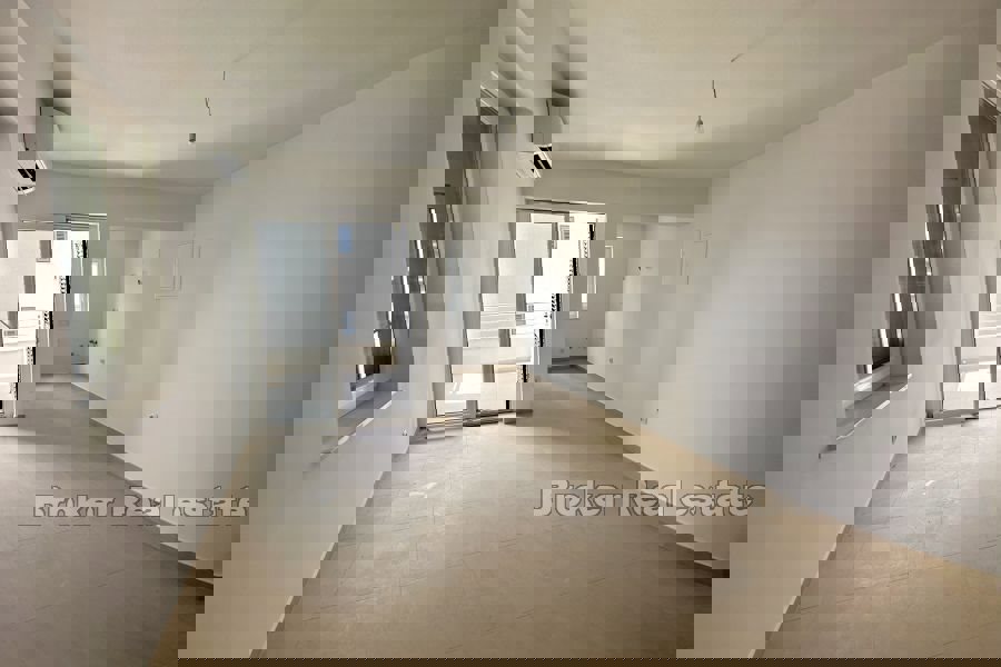 Ampio attico con vista mare