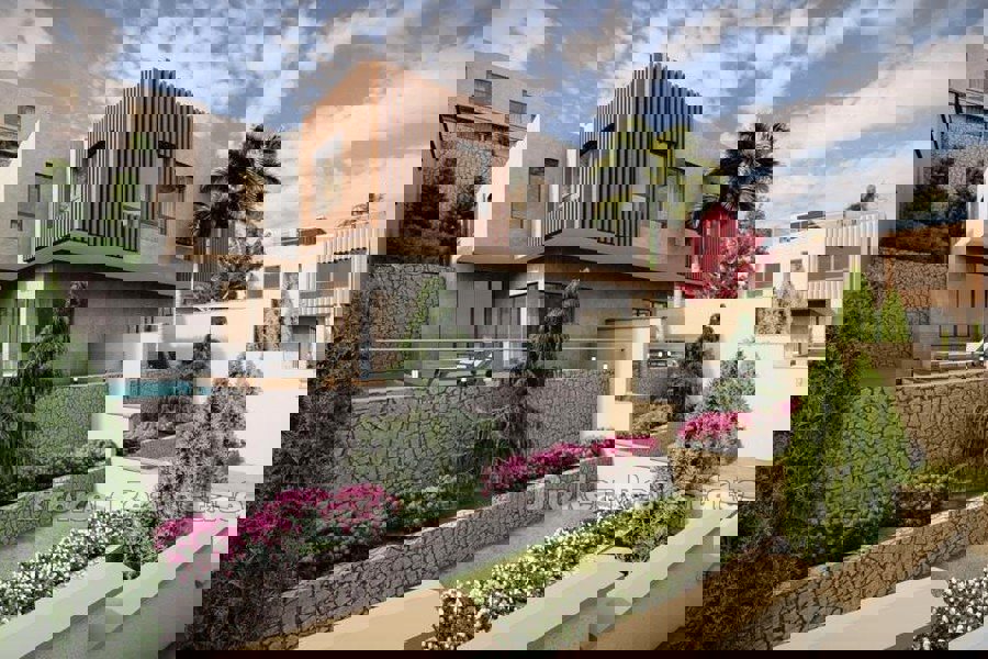 Villa bifamiliare con vista mare