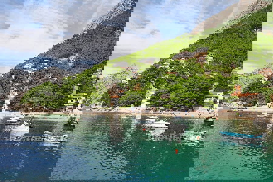 Terreno edificabile con vista aperta sul mare