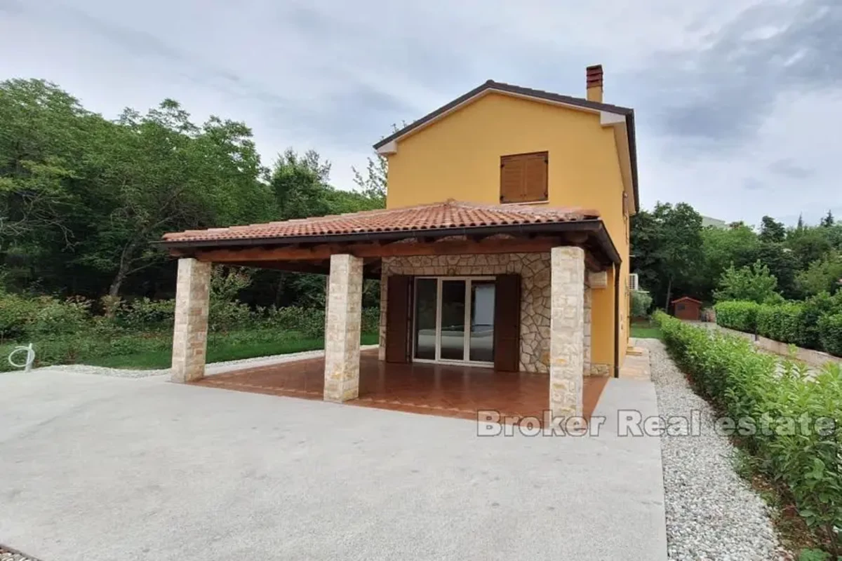 Bella casa con piscina