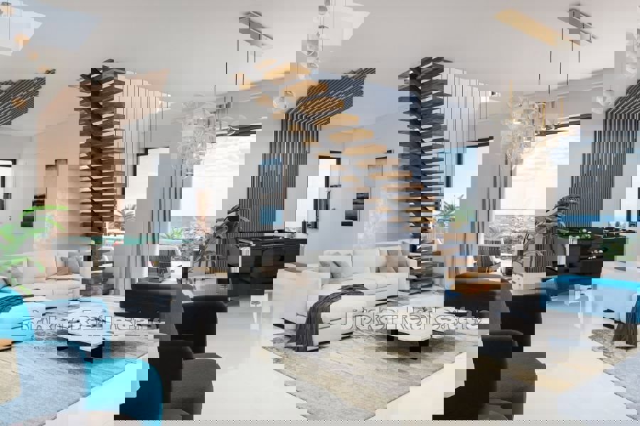 Villa di lusso con ampio giardino