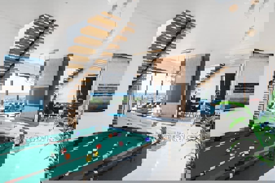 Villa di lusso con ampio giardino