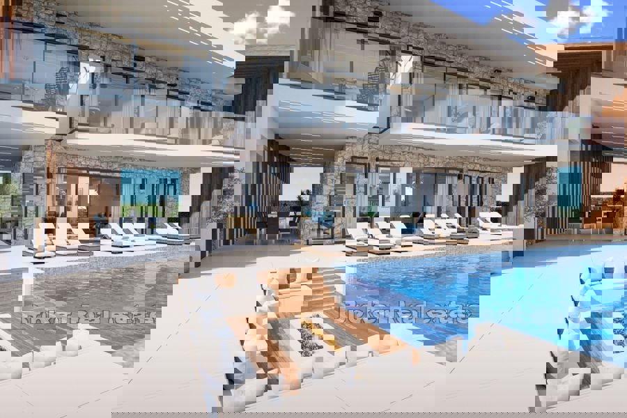 Villa di lusso con ampio giardino