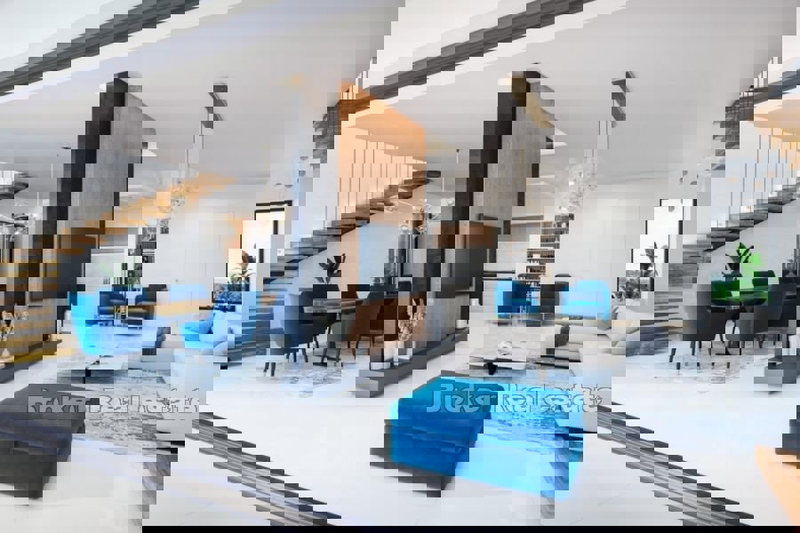 Villa di lusso con ampio giardino