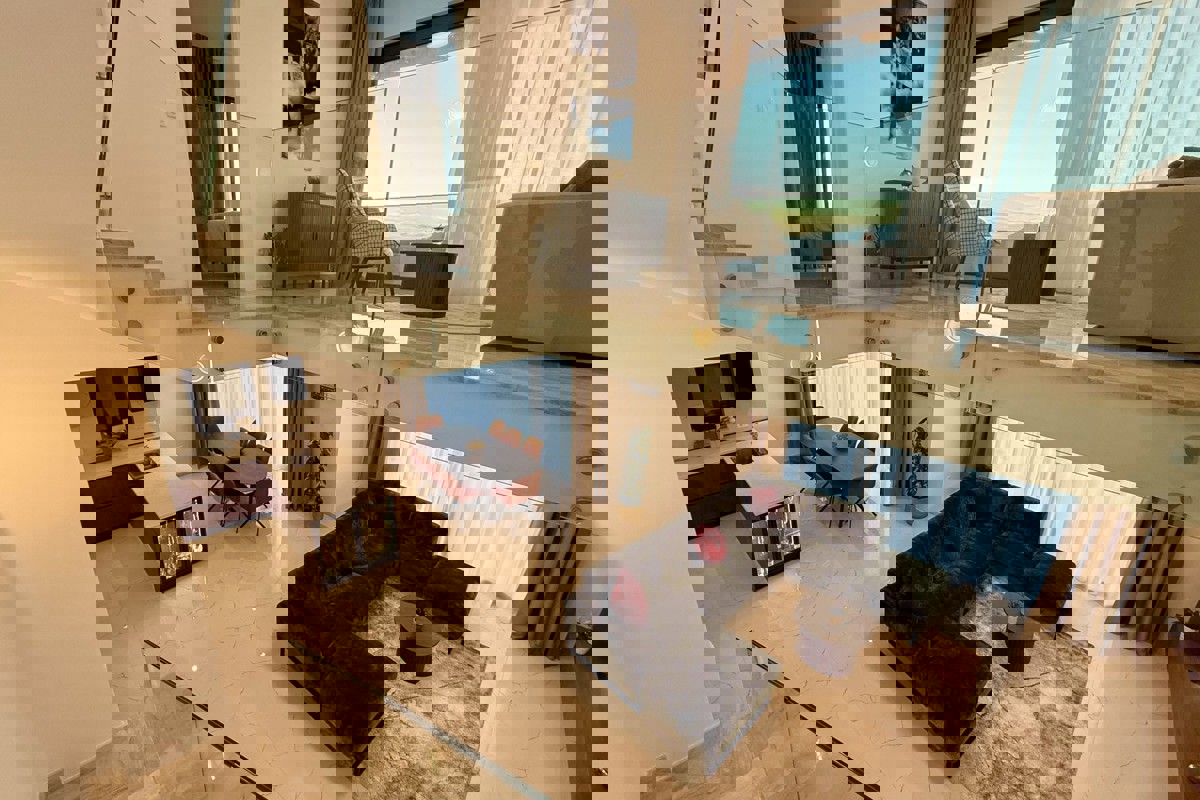 Villa moderna con vista mare