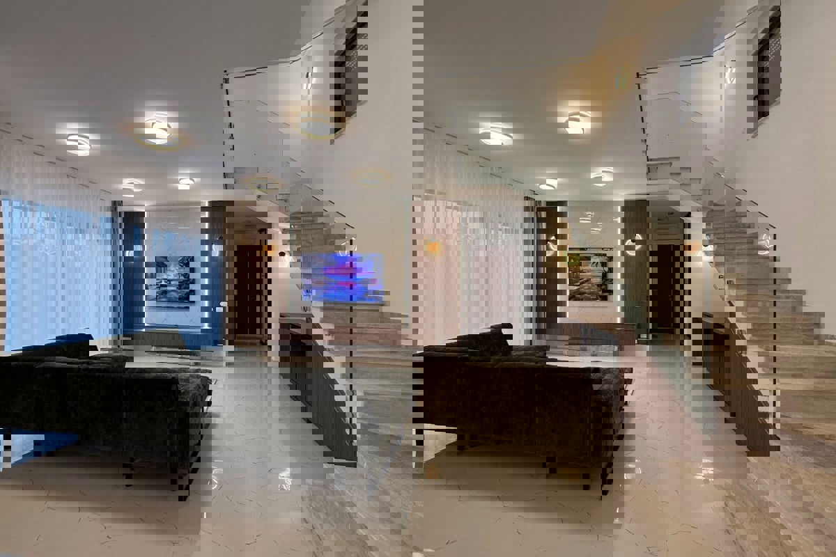 Villa moderna con vista mare