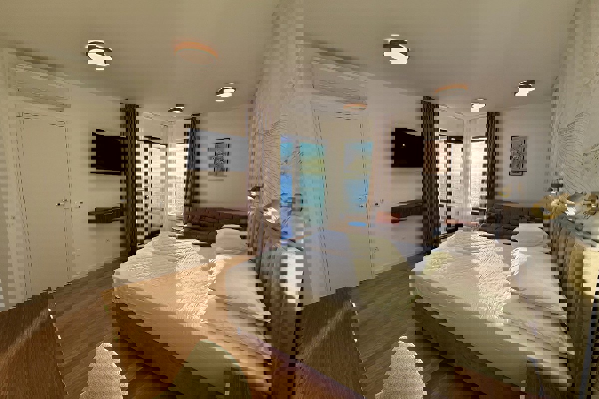 Villa moderna con vista mare