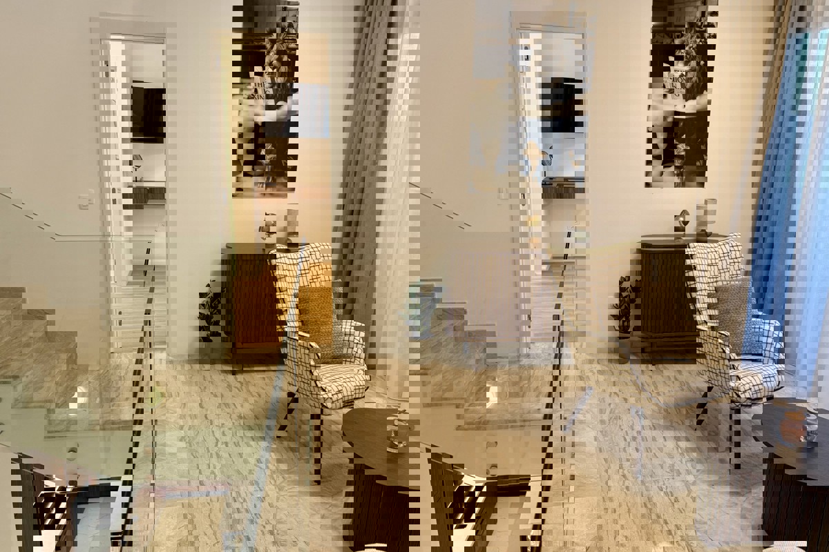 Villa moderna con vista mare