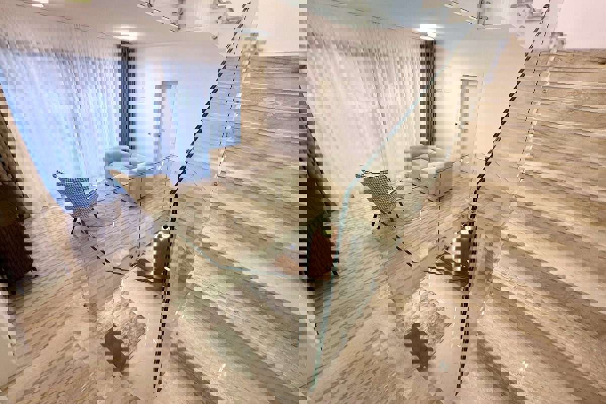 Villa moderna con vista mare