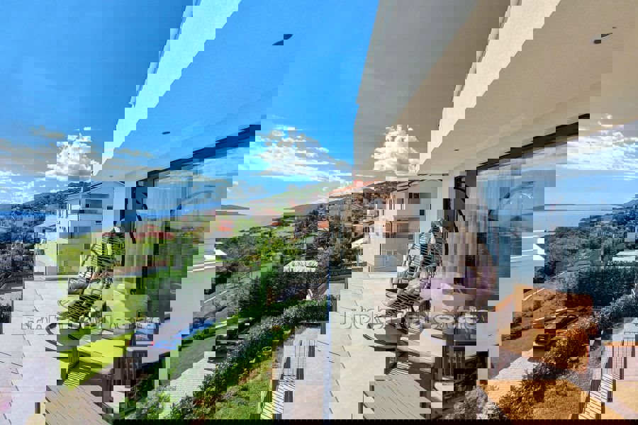 Villa di lusso con piscina e vista mare