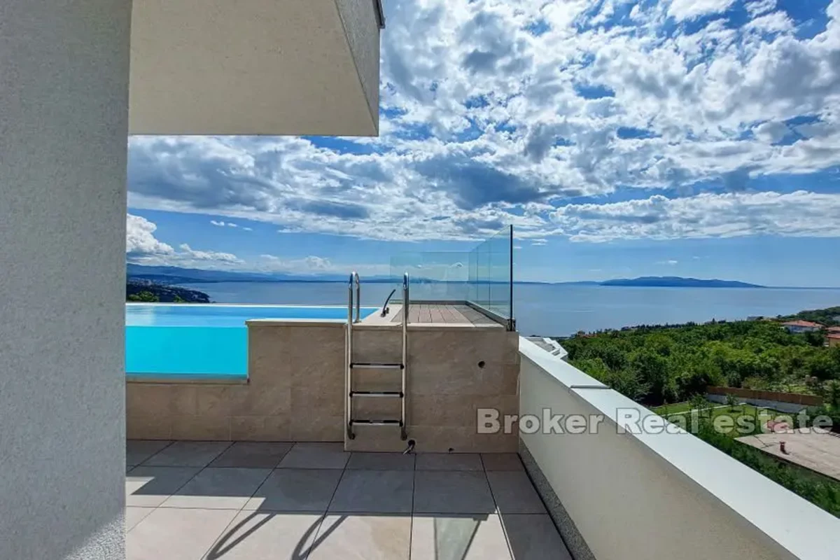 Villa di lusso con piscina e vista mare