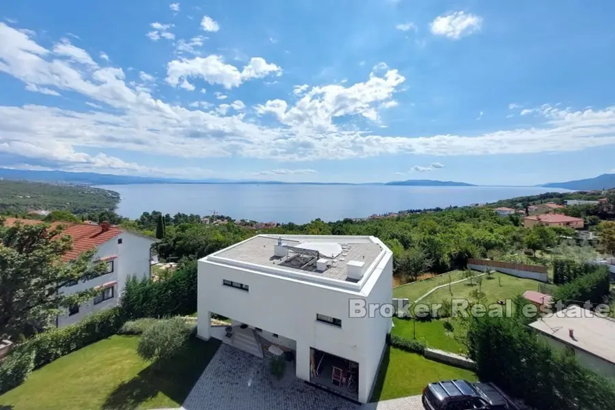 Villa di lusso con piscina e vista mare