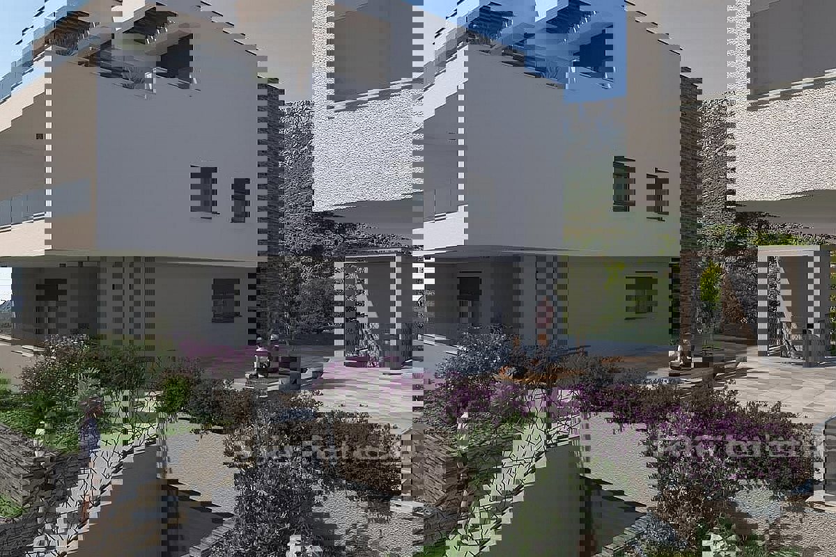 Splendido attico di lusso in un nuovo sviluppo in una posizione tranquilla