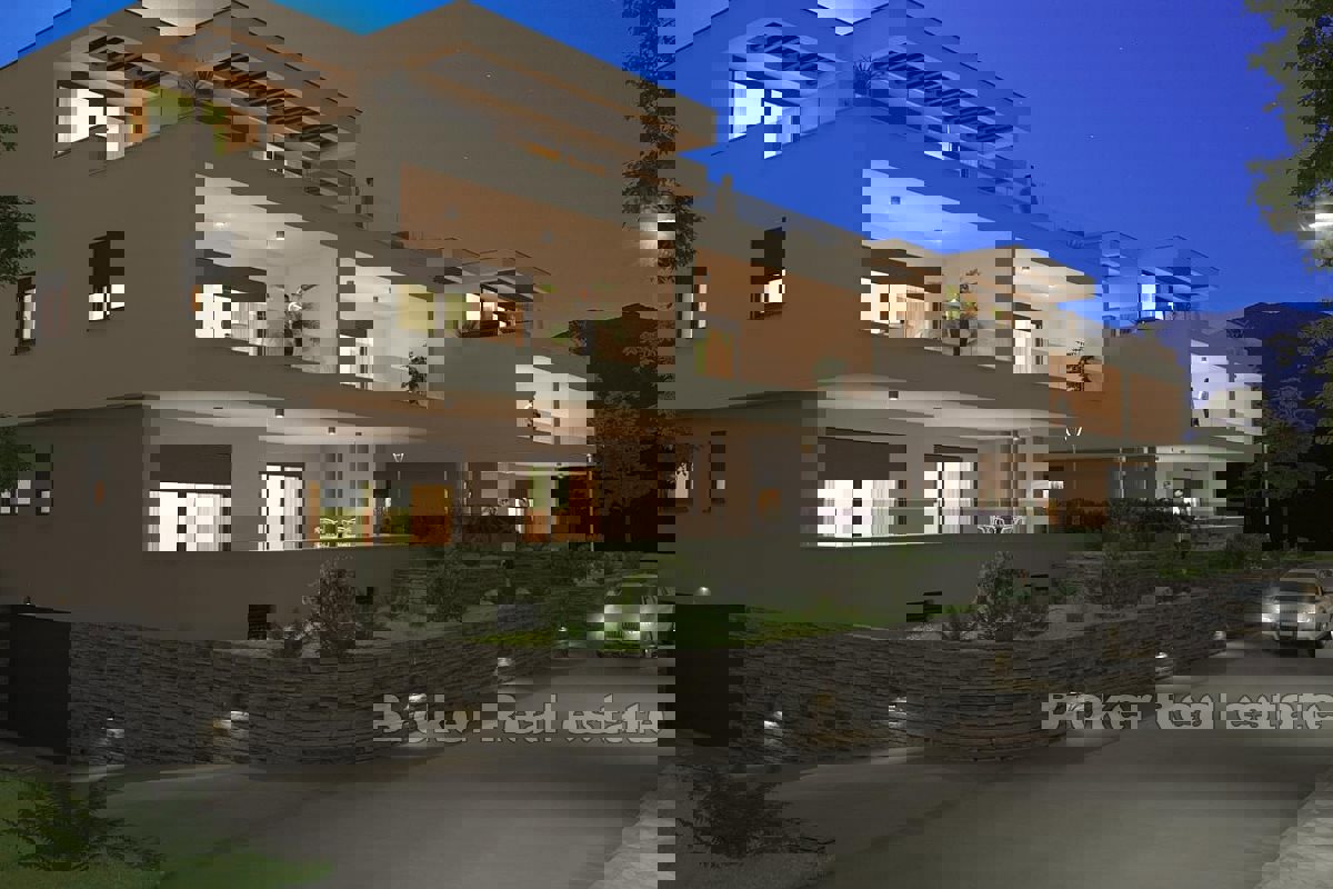 Splendido attico di lusso in un nuovo sviluppo in una posizione tranquilla