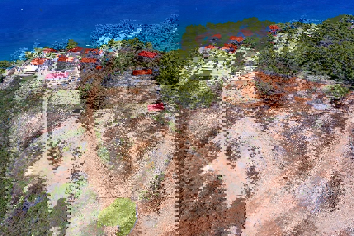 Ampio terreno edificabile vicino al mare con vista