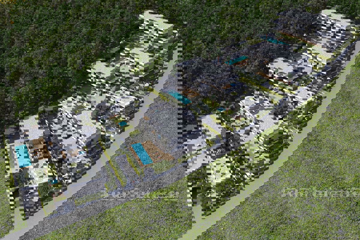 Ampio terreno edificabile vicino al mare con vista