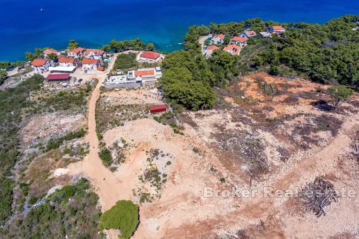 Ampio terreno edificabile vicino al mare con vista