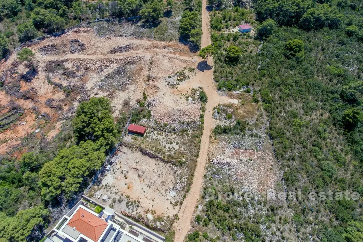 Ampio terreno edificabile vicino al mare con vista