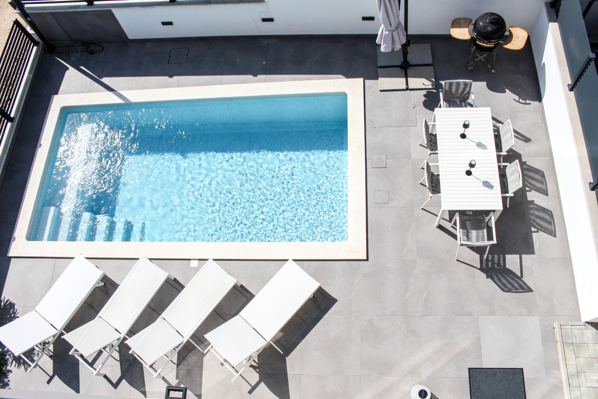 Villa con piscina e vista mare