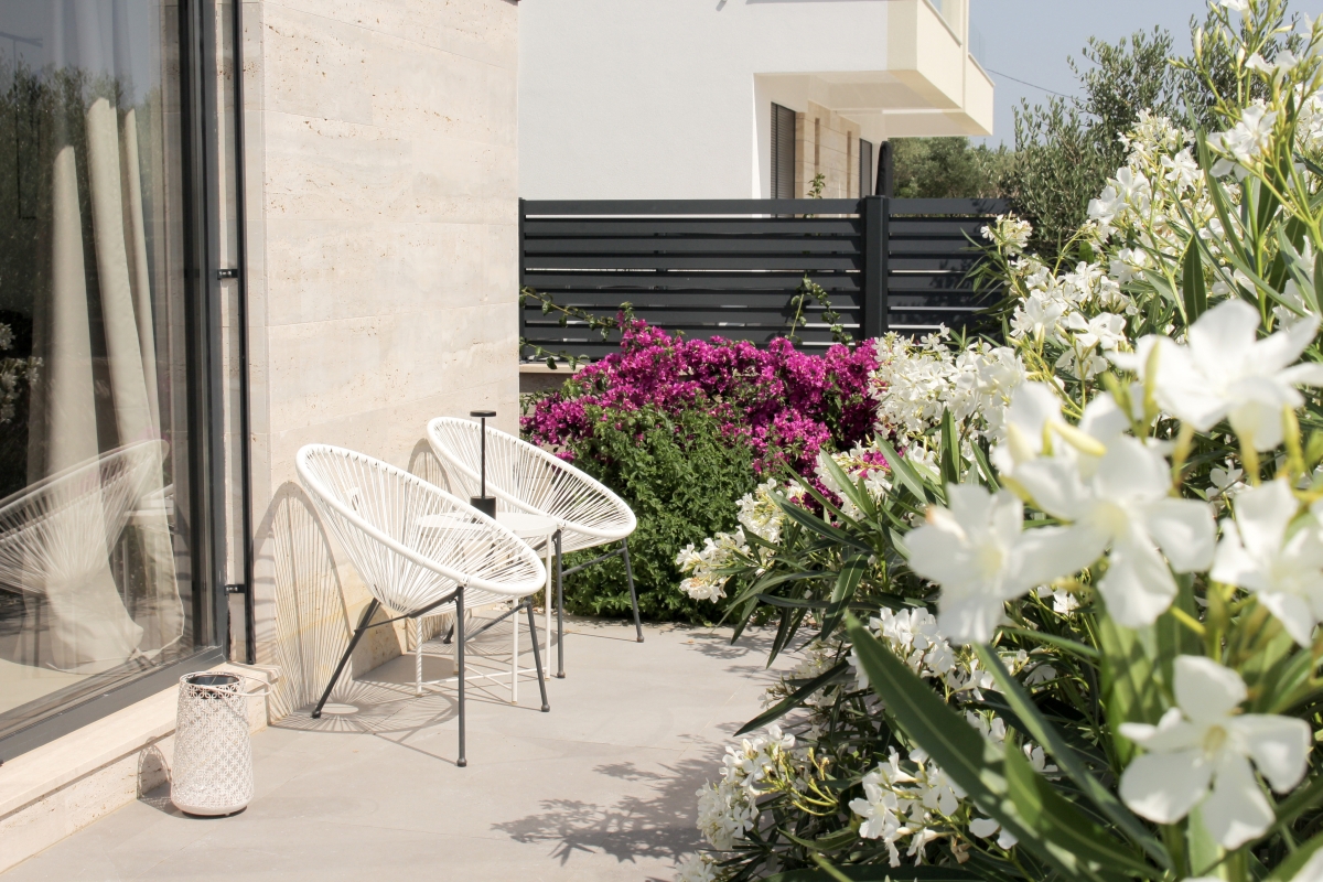 Villa con piscina e vista mare